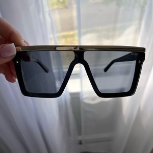 Sunglass Quary Australia black and gold worn once retail $100